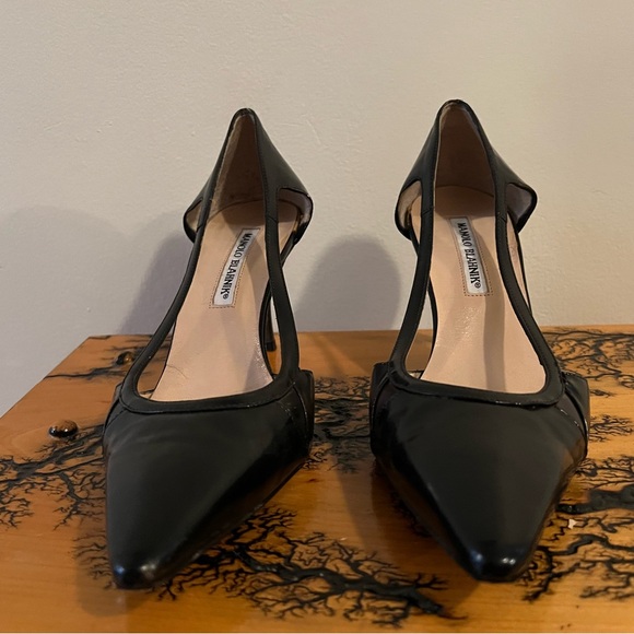 Beautiful Manolo Blahnik black kitten heels. Great condition! Size 39.5 (8.5-9) - Picture 2 of 8